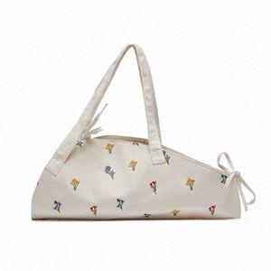 ZARA Embroidered Fresh Cut Flowers / Bouquet Tote Bag - NWT